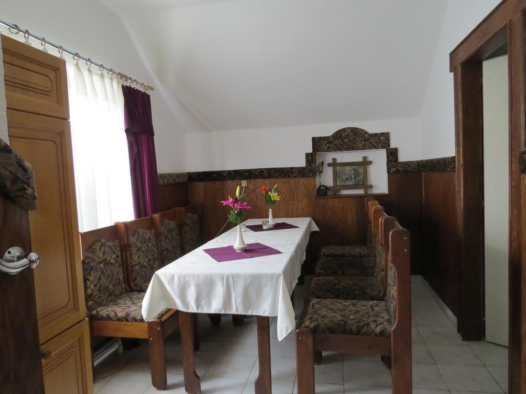 Rezkakas Fogado Bed & Breakfast Зирц Екстериор снимка