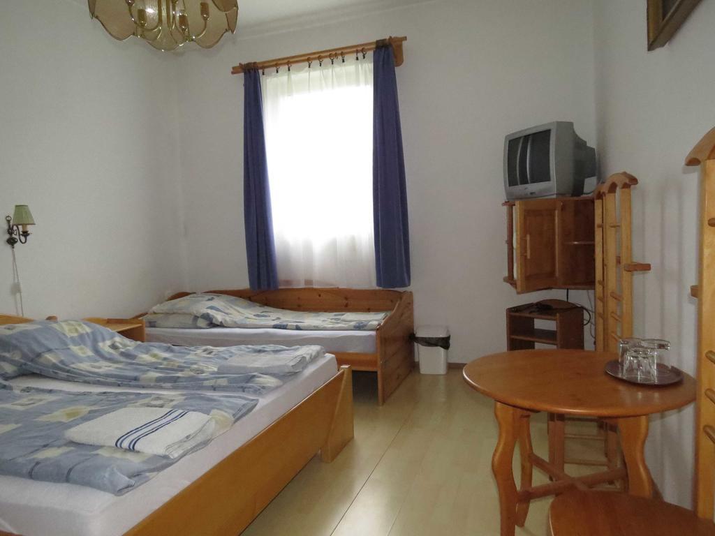 Rezkakas Fogado Bed & Breakfast Зирц Екстериор снимка